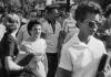 La poderosa historia detrás de la emblemática fotografía que unió y separó a dos jóvenes