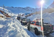 Evacuan a más de 200 turistas en Mendoza por un severo temporal de nieve