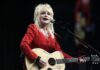 Dolly Parton: La infancia en una cabaña que forjó una leyenda de la música country