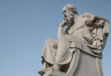 La Sabiduría de Sócrates: Reflexiones sobre la Amistad en Tiempos Modernos