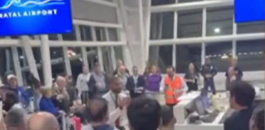 Aterrizaje de emergencia deja a 300 pasajeros varados en Brasil