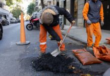 Revolución en la reparación de baches: la tecnología fría que transforma el tránsito en la ciudad