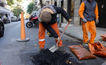 Revolución en el mantenimiento urbano: la nueva tecnología de asfalto frío que acelera la reparación de baches
