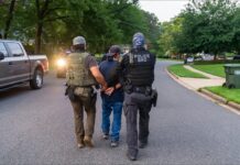 Crisis en Tampa Bay: Aumento de Detenciones de ICE Impacta a Familias Inmigrantes