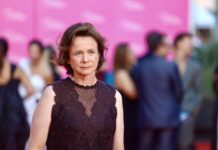 Emily Watson revela su difícil infancia en una secta religiosa