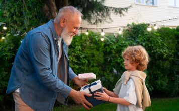 El Significado Detrás de Regalar Pertenencias a los 70 Años: Una Perspectiva Psicológica