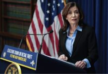 Kathy Hochul Anuncia Aumentos Salariales y Nuevos Beneficios para 60,000 Trabajadores de Nueva York