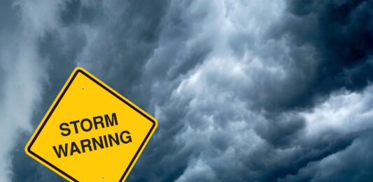Tormentas y Riesgo de Inundaciones Afectan el Este de EE.UU. Este Lunes