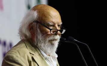 Desmienten rumores sobre la muerte del escritor Juan Sasturain en su cumpleaños 81