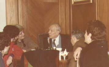 La Revelación Inesperada de Borges: Una Foto que Conecta Ciencia y Literatura