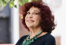 Gabriela Acher: La icónica comediante que dijo no a Hollywood y triunfa en el unipersonal