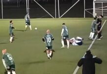 Agresión en el fútbol senior: Jugador golpea a juez de línea durante un partido