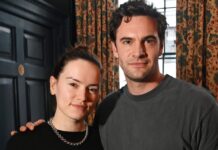 Tom Bateman: La Historia de Amor Detrás de la Éxito en ‘La Hipótesis del Amor’