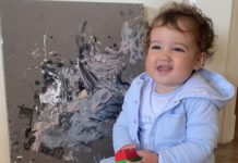 Increíble historia de un bebé prodigio: el artista más joven en recibir un récord Guinness