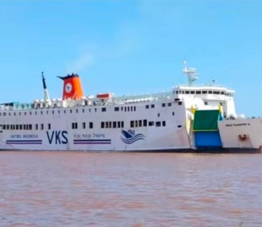 Desaparecidos tras el hundimiento de un barco en el mar de Java: se intensifican las labores de rescate
