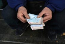 El Significado Oculto de Encontrar Dinero en la Calle Según la Numerología