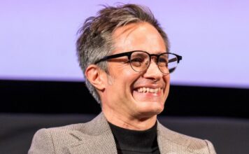 Gael García Bernal Reflexiona Sobre Los Afectos En Su Nueva Película ‘Hombre al agua’