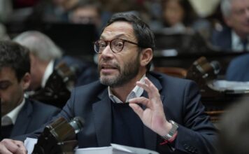 Ferraro exige aclaraciones al Gobierno sobre las declaraciones de Milei acerca de 30.000 deportaciones