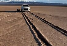 Camioneta atrapada en Pampa de Leoncito: un mes sin solución y daños irreparables