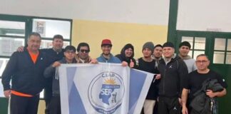 Polémica por el Uso de Bandera Partidaria en Entrega de Zapatillas en una Escuela