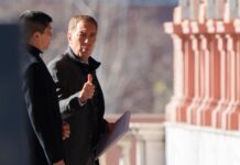 Santilli se Reúne con Gobernadores en la Casa Rosada: Claves para el Futuro Político