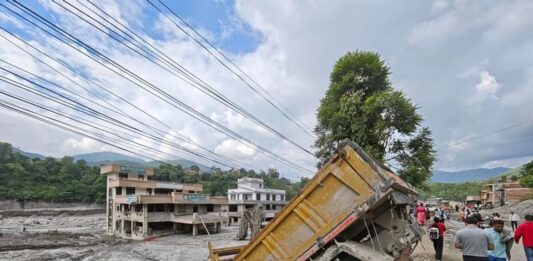 Desastre natural en Nepal: más de 1.350 muertos y miles de desaparecidos tras avalancha