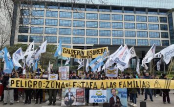 Movimientos sociales se movilizan hacia el Congreso en defensa de los endeudados