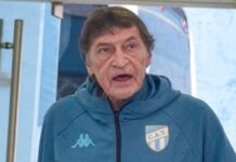 Falcioni denuncia arbitraje tras derrota agónica: «Parece que la banda volvió a tocar»