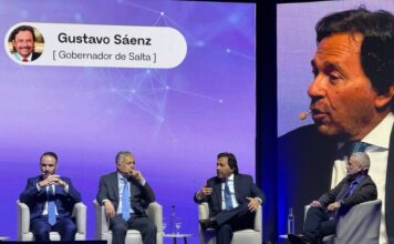 El Gobernador Sáenz Lanza Un Llamado al Federalismo en el Ciclo Democracia y Desarrollo