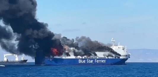 Incendio en Ferry Griego: 29 Personas Evacuadas con Éxito
