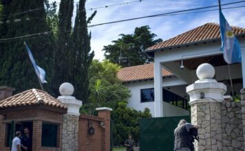 Denuncias sobre póliza de seguros vinculan a funcionarios de Olivos con catering privado