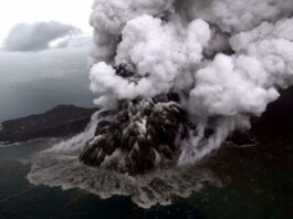 Cierre de Aeropuertos en Indonesia Tras Erupción del Volcán Anak Krakatoa