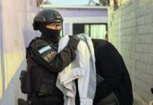 Desmantelan red de narcotráfico que infiltraba drogas en penal cordobés