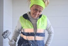 Kiki: La albañila que desafía estereotipos en un sector en crisis