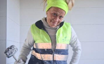 Kiki: La albañila que desafía estereotipos en un sector en crisis