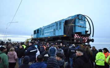 El regreso de una locomotora marca un hito en la reactivación ferroviaria de Santa Cruz