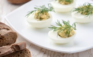 Descubre el Secreto de los Chefs para Preparar Huevos Rellenos Perfectos