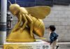 La escultura de la abeja que invita a reflexionar sobre el futuro de los polinizadores