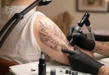 Tatuajes que sanan: el arte de transformar cicatrices en historias de resistencia