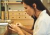 Dalila Gomes: La arquitecta que transforma el diseño en joyería emocional
