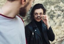 El Poder de la Mirada: Cómo la Comunicación No Verbal Influye en nuestras Relaciones