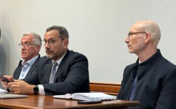 Ginecólogo condenado por abuso sexual acuerda pagar $30 millones a nueva víctima