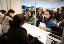 La economía argentina al borde de la recesión: expertos advierten sobre una contracción inminente