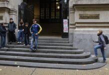 Estudiantes del Colegio Nacional de Buenos Aires toman la institución en demanda de ESI y protocolos de género