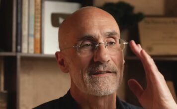 Arthur C. Brooks: La clave de la paternidad y la felicidad radica en el ejemplo y la curiosidad