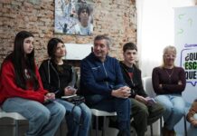 Máximo Kirchner se reúne con jóvenes en Magdalena y aboga por una nueva agenda pública