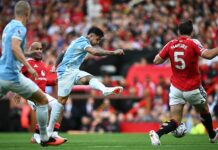 El Clásico Manchester: Abucheos, expulsiones y un empate sin goles