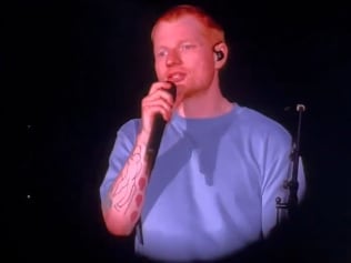 Ed Sheeran aborda el conflicto de Gaza durante su concierto tras controversias en su gira