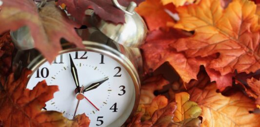 Cambio de Hora y Otoño en EE.UU.: Fechas Clave que Debes Conocer