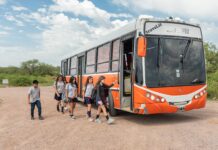 El Transporte Vital que Conecta a los Estudiantes Rurales con la Educación